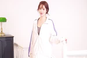 梦幻酥乳女神『辛尤里』性爱运动教练 请教练指导我各种最深入的体位吧!!  背景图片