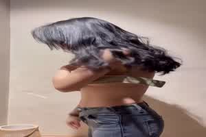 小母狗真听话  背景图片