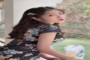 给巨乳美人口交的给爽了，也让她底下小嘴操逼个爽儿  背景图片