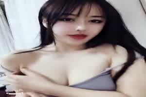 有点微胖的小姐姐 但是骚气冲天  背景图片