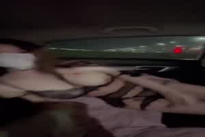 【全网最美胸，还是刚生娃的状态！】推上面的顶级反差名媛，肌肉狗炮友抱起来不当人操，全程惨叫不止  背景图片