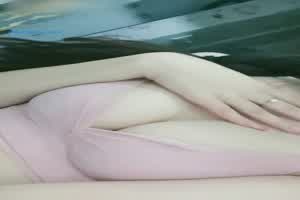 我跟办公室擦出火花 做完爱就爱上彼此～  背景图片