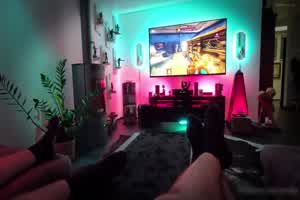 推特极品美女enafox 打电动被一群淫女要求5p 让我们欲罢不能  背景图片