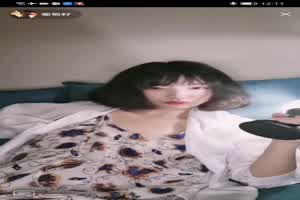 抖音自录真空走光系列 (8)  背景图片