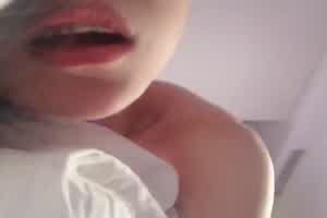 气质正妹误上贼船, 被渣男强脱衣服肉棒硬插  背景图片