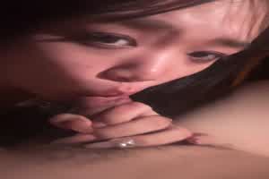 小女友和闺密一起口  背景图片