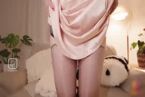 推特反差女神【娜娜nana】肛交初体验女nana初次尝试后庭内射的快感  背景图片