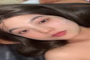 【小编推荐】 第一弹！艺术学院高颜美女出租房被四眼男友各种玩肏喷水，已经被调教成反差母狗  背景图片