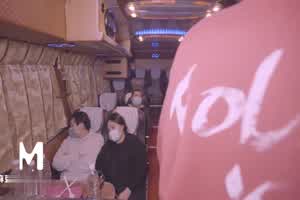 麻豆极乐观光 导游鲸吞女游客  背景图片