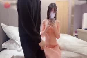 粉色情人 火力输出身材娇小的学妹  背景图片