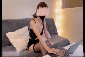 FortuneCuttie 小S货借修电脑勾Y害羞室友被C  背景图片