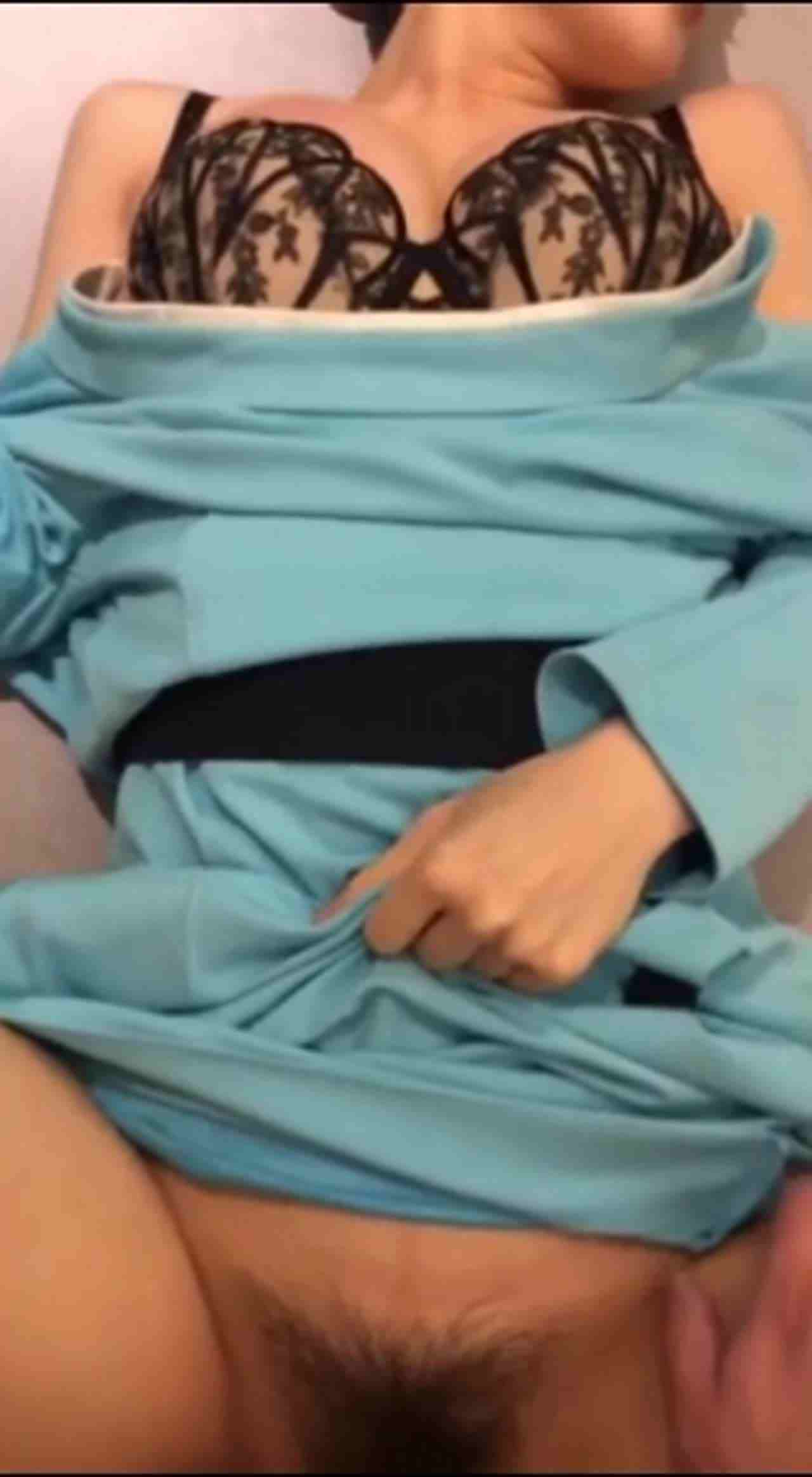  机长偷吃漂亮空姐 背妻秘密幽会性爱流出画面 的剧照6