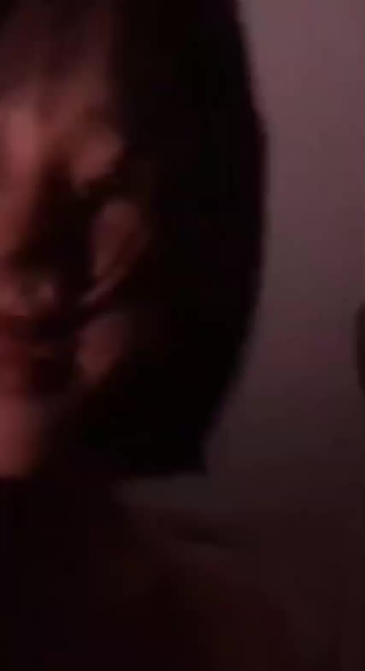  大四学姐在开学第一天先下手为强，主动掰开骚穴让学弟享受 的剧照9