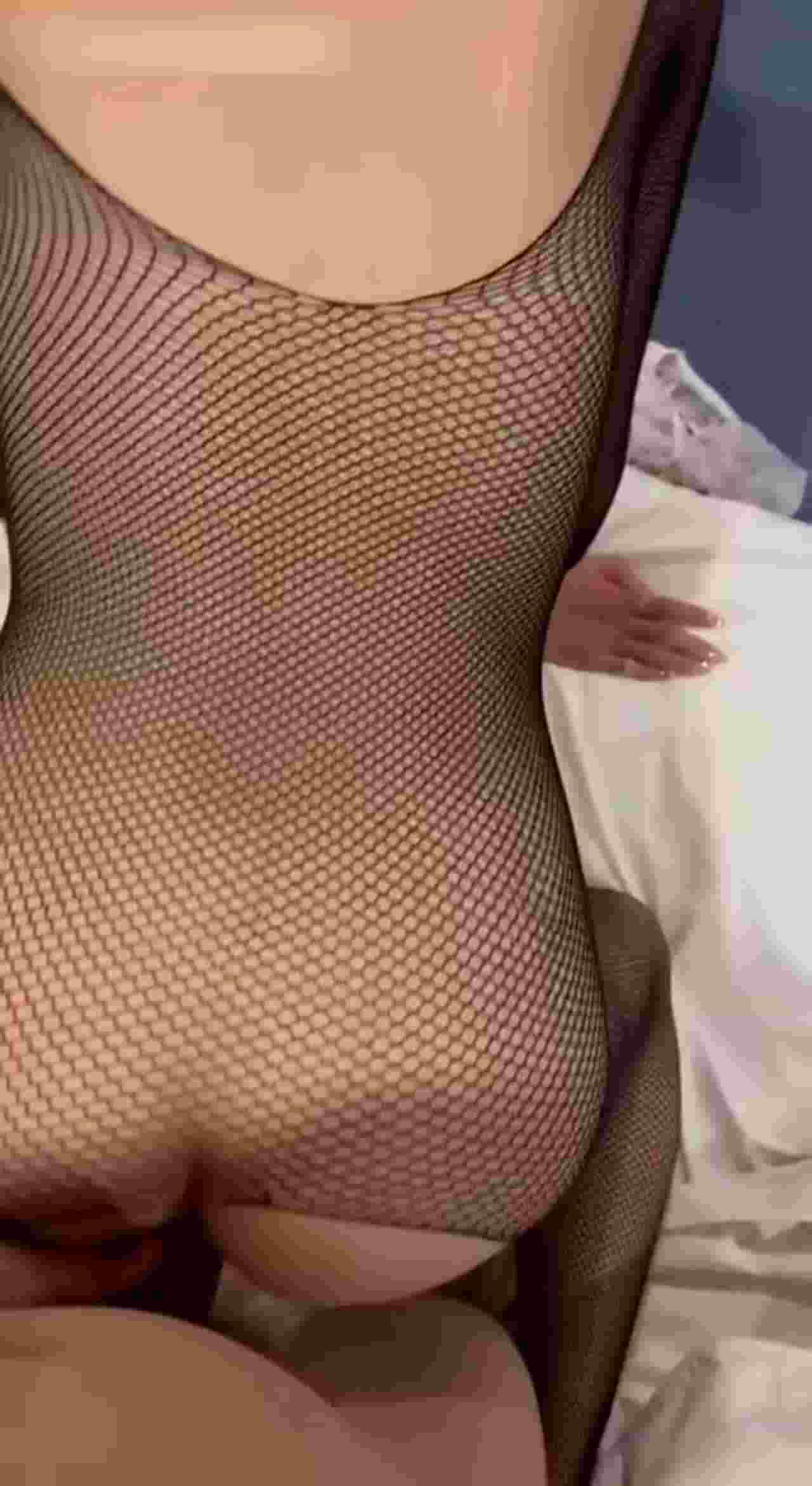  后入爆操00后21岁老师 的剧照5