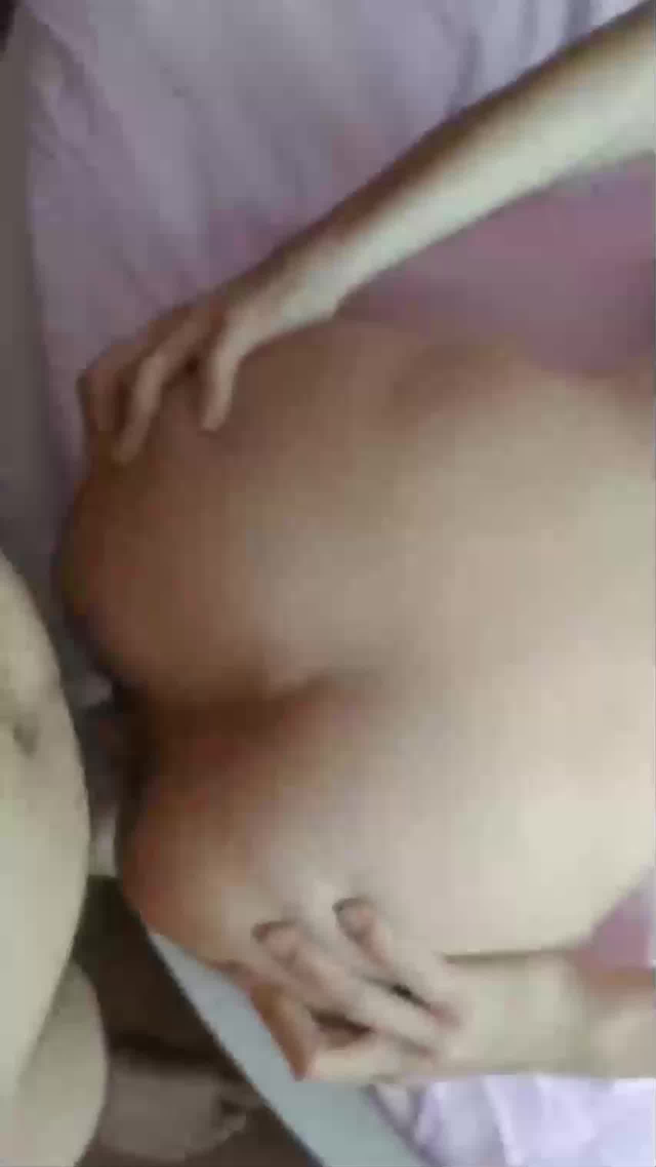  和高三小母狗的肛交。女：说不上来，感觉，感觉感觉好棒，啊啊啊啊_男：以后还要不要主人操屁眼，你他妈的 的剧照10