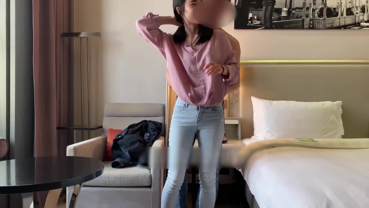  约泡大神南橘子 后入清纯女大生 的剧照3