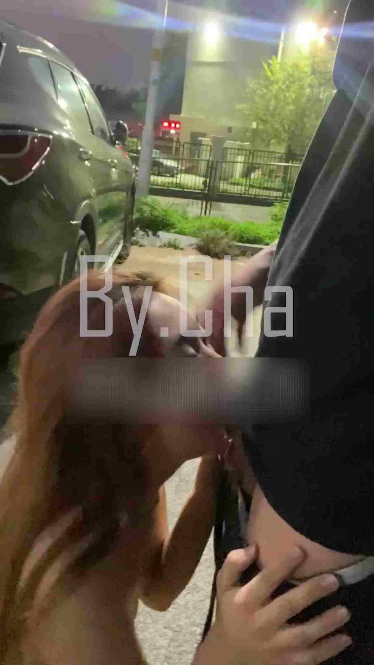  【母狗实名认证】广州金铂壹号业主[吴晗]被知名金主[查小理]停车场野战视频曝光！长相清纯甜美带有骚气 的剧照1