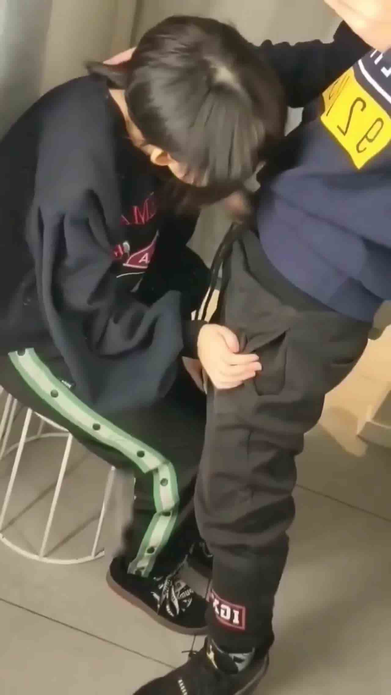  学生情侣公厕偷禁果 的剧照8