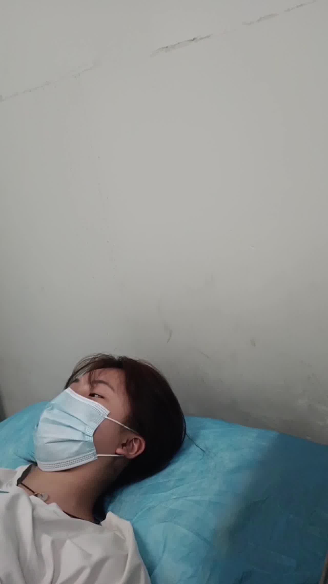  身为诊所医生福利就是天天看奶子 的剧照8