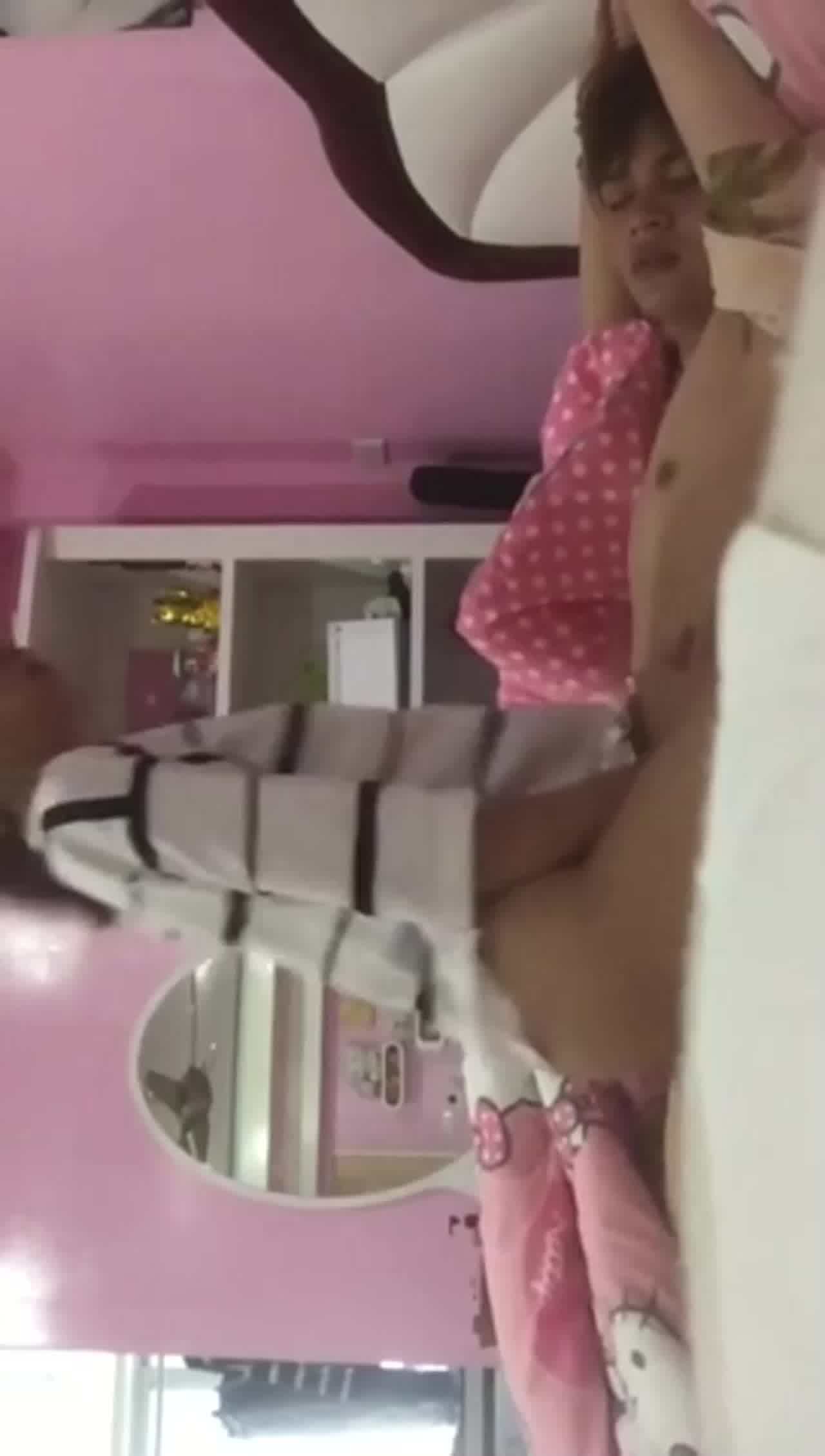  极品绝美身材女友，性欲太强在上乘骑 的剧照5