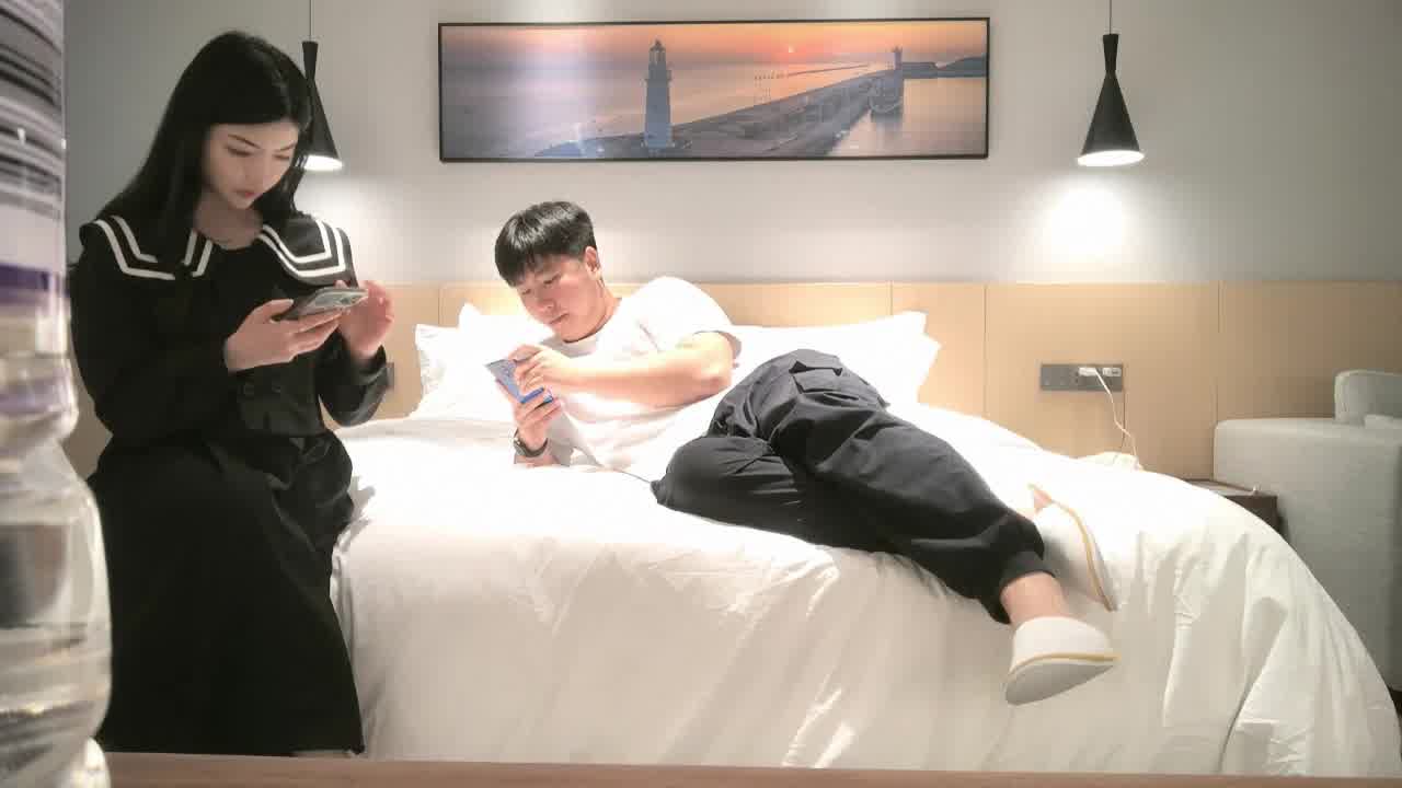  4500网约极品平面模特，清纯女神诱人美乳，被操到浑身颤抖‘啊宝贝快点不要停’高颜值从不让人失望。 的剧照9