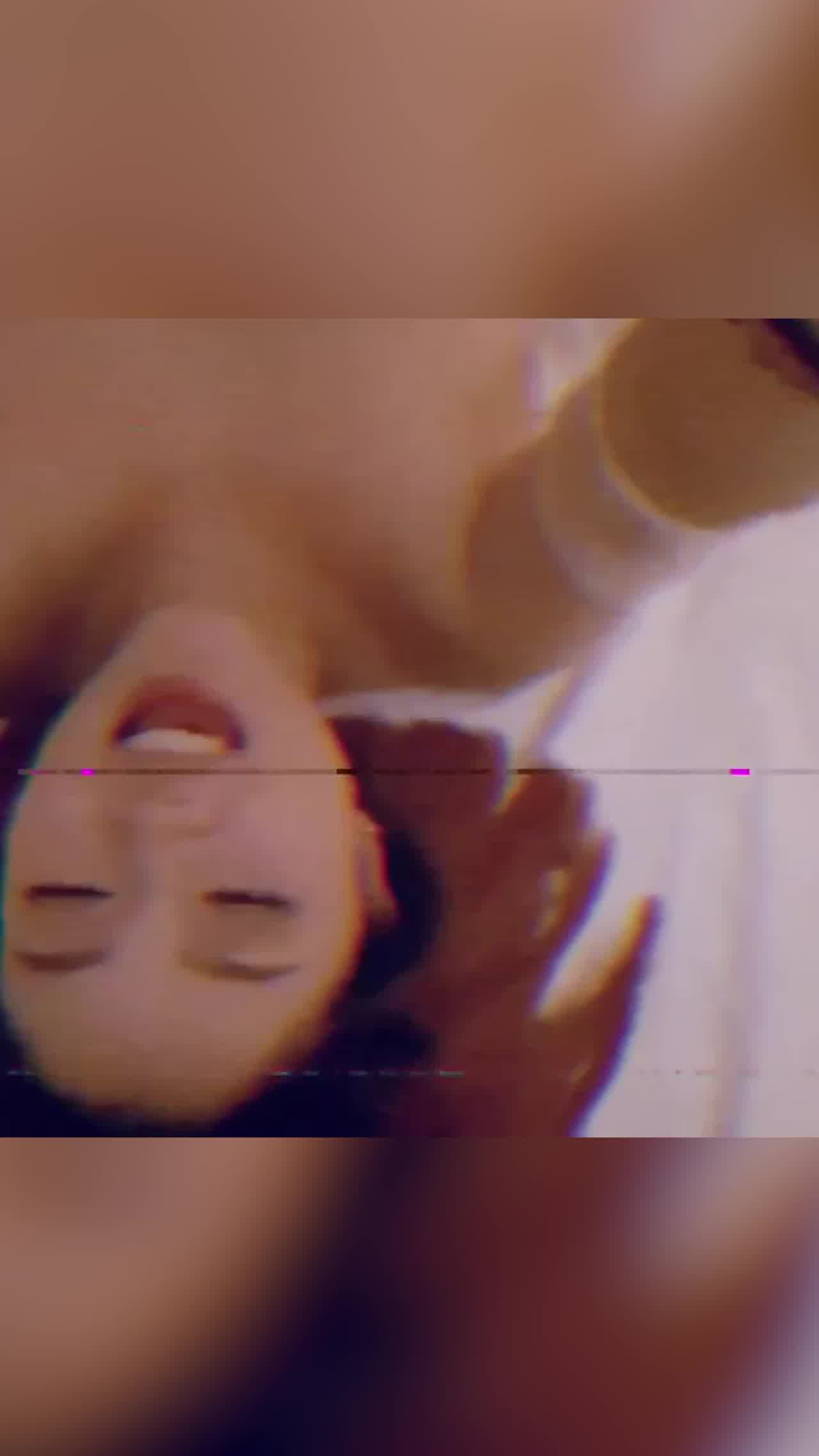  短发骚货激情是射 的剧照2