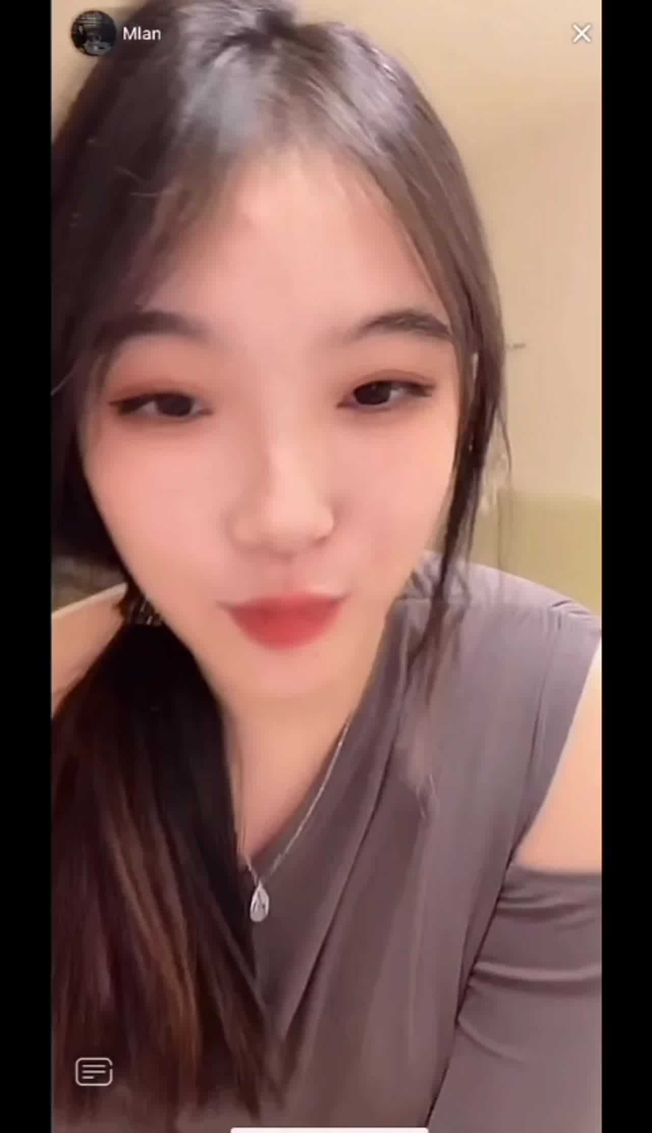  抖音快手露脸走光-颜值美女 的剧照2