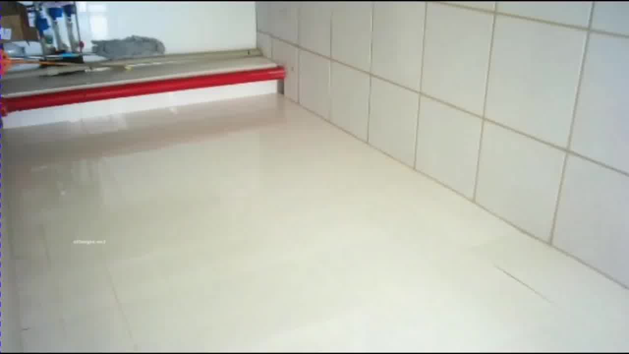  厕所偷拍遇到长相很好的骚货在厕所偷偷自慰，真TM骚，想找个鸡巴干她 的剧照10