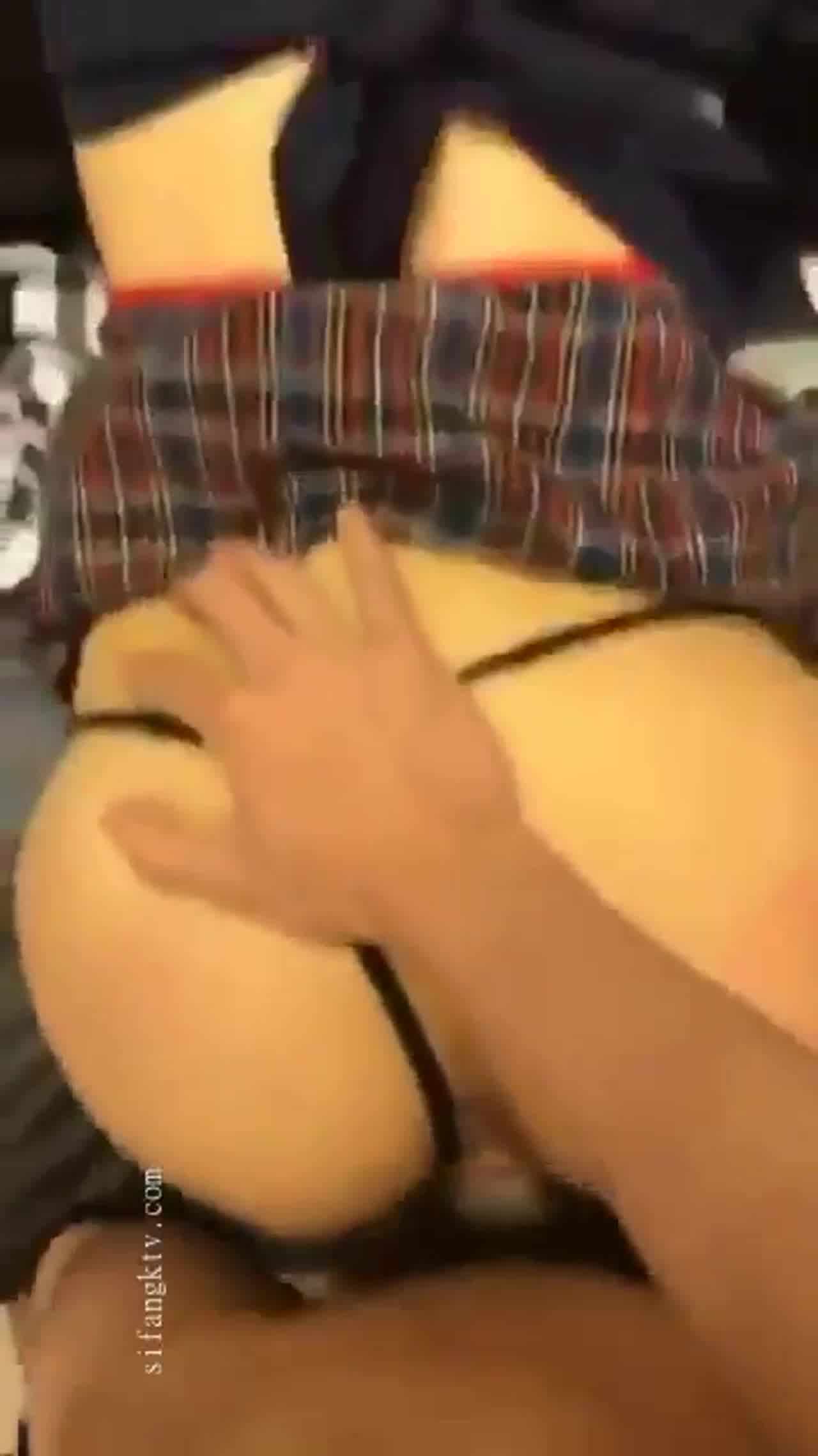  前女友系列！白皙前女友触景生情 迫不及待的想大干一场 还是熟悉的味道！ 的剧照5