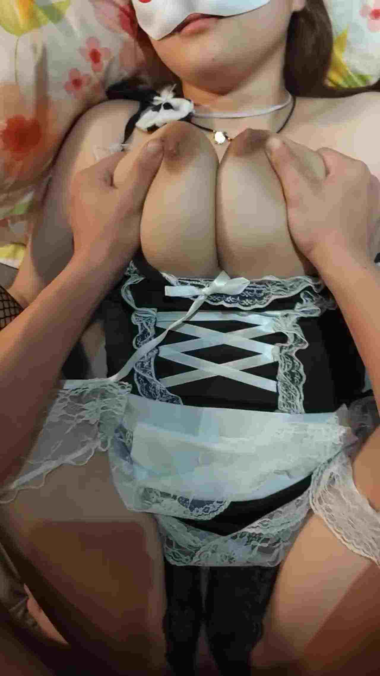  我的乖巧大乳女仆，任意揉捏大奶子 的剧照7