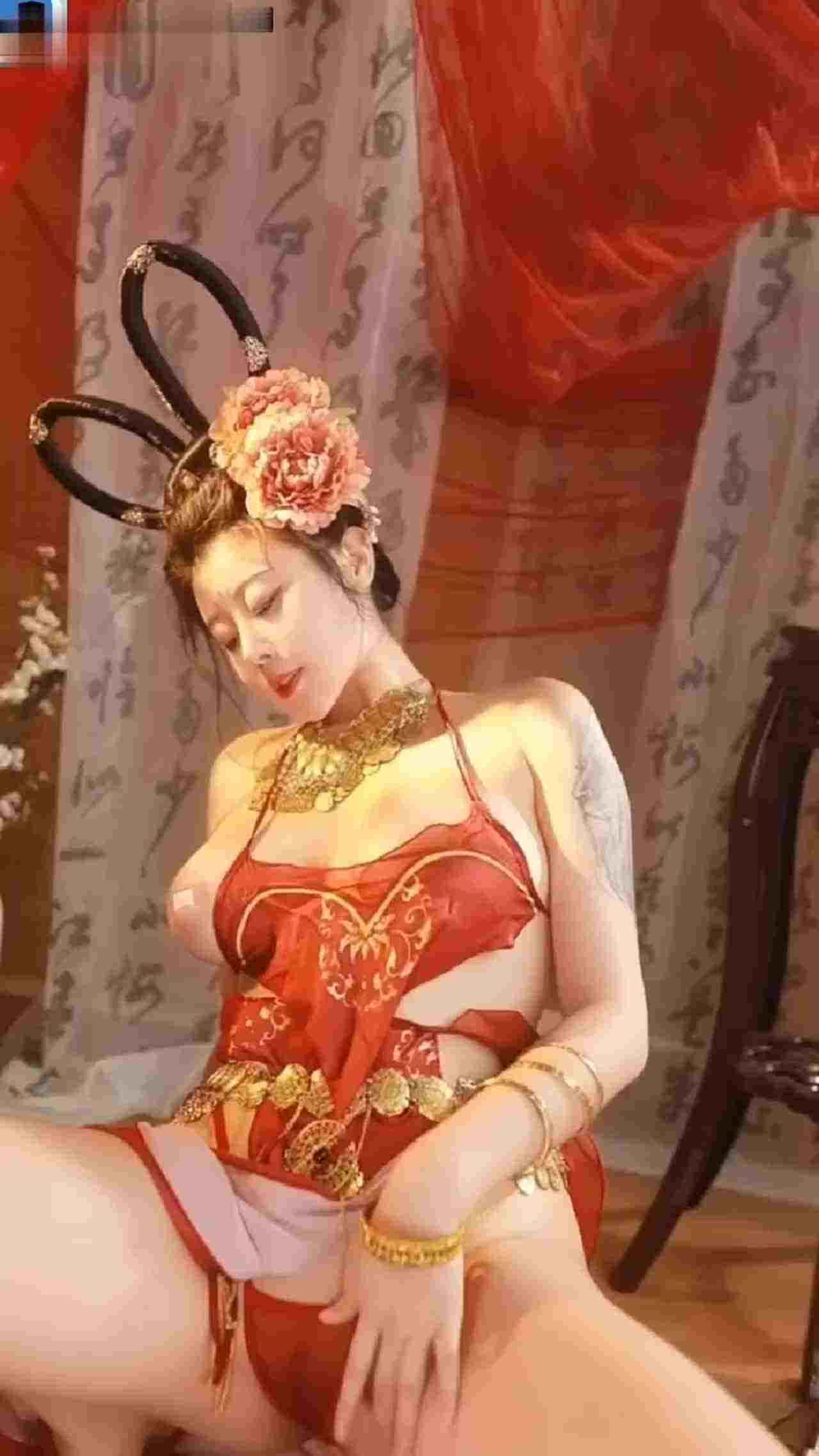  妩媚淫荡的骚舞看了让人喷鼻血 的剧照7