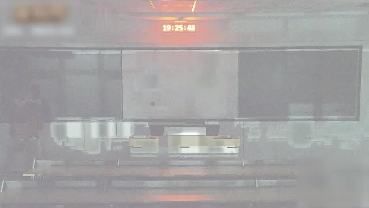  浙江大学北教4217班 情侣在教室做爱被教室监控拍下 监控下两人蹑手蹑脚的样子像你的第一次吗？ 的剧照6