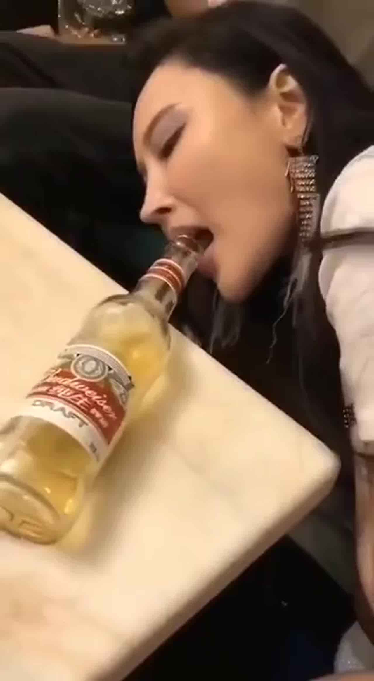  如果你看到这样的女人，请好好对她，因为她可能什么姿势都会 的剧照6