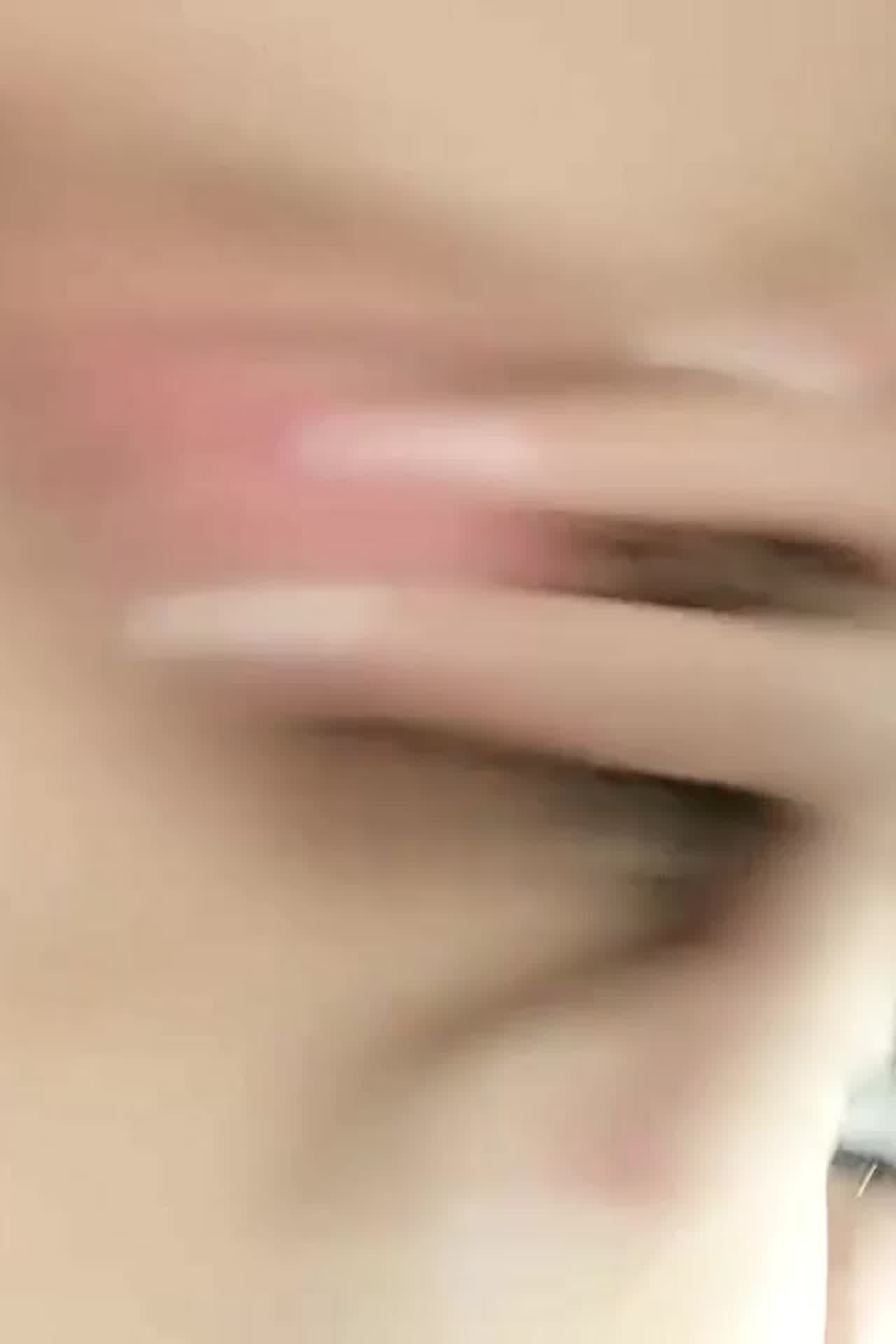  清纯妹妹被插的淫叫不止 的剧照1