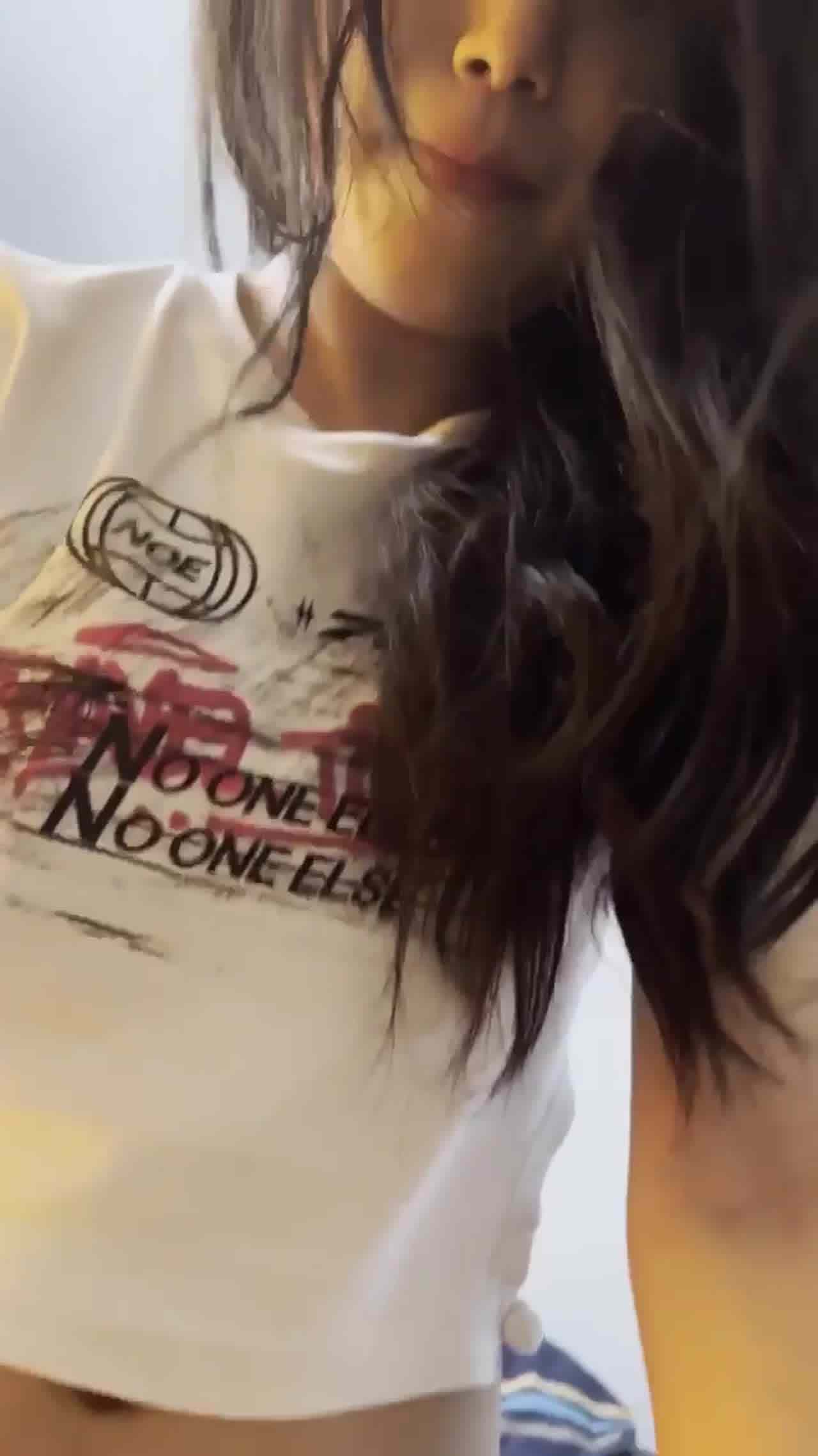  女友的逼都操到红掉 的剧照1