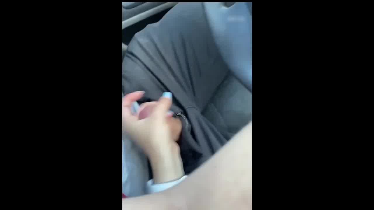  【小姨子勾引】小骚逼色诱开车姐夫，掏出鸡巴立马口交起来，野外车震玩刺激，无套骑乘，精液灌满骚穴 的剧照8