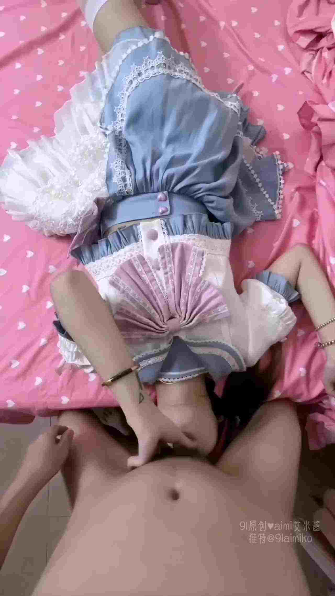  艾米被爸爸深喉，无套内射1_4 的剧照1