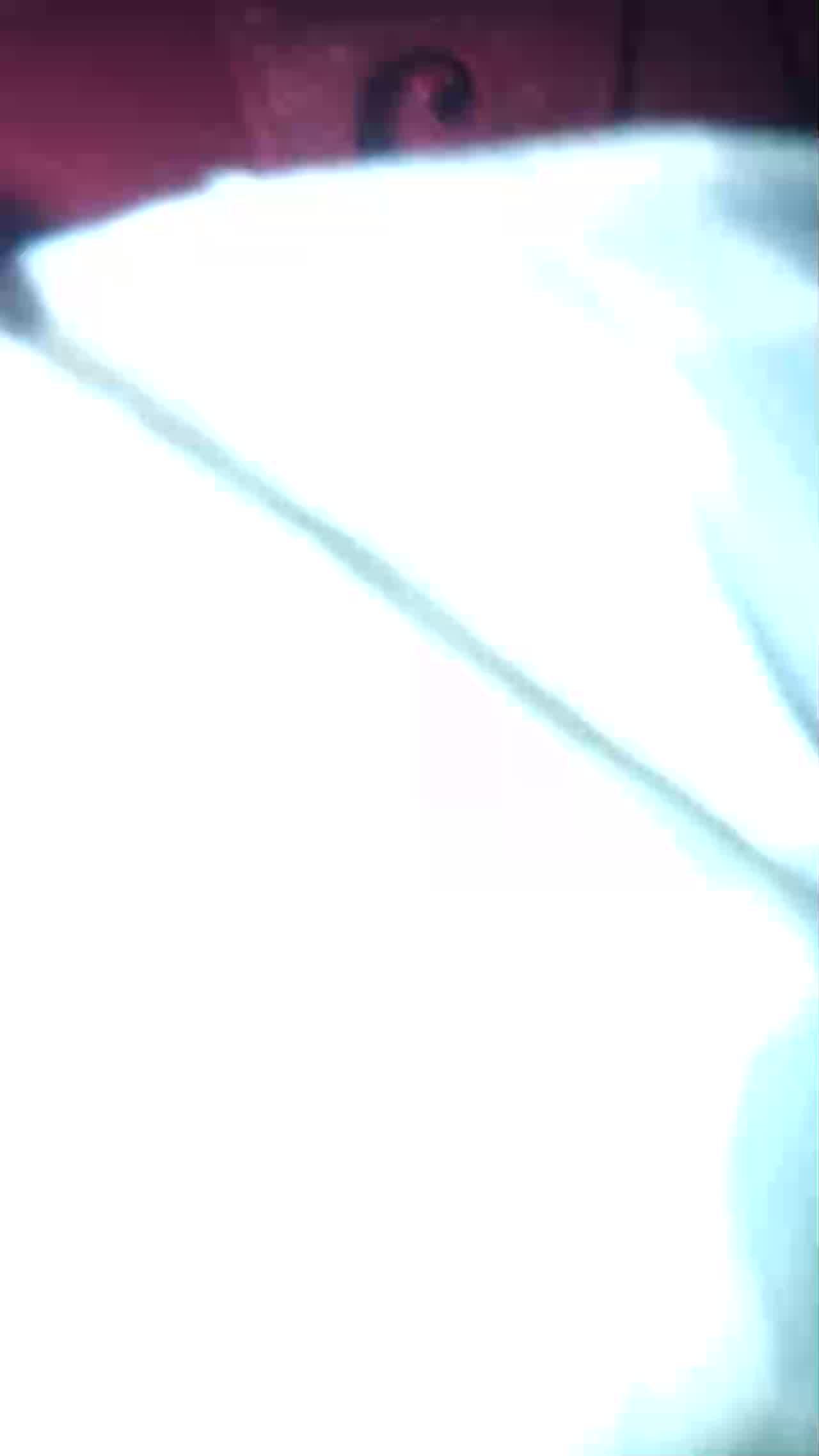  还在上学的小女友好不容易露脸，一开始还用手遮住，大鸡巴慢慢进入她的身体就放松了，湿哒哒的插进去真滑！ 的剧照5