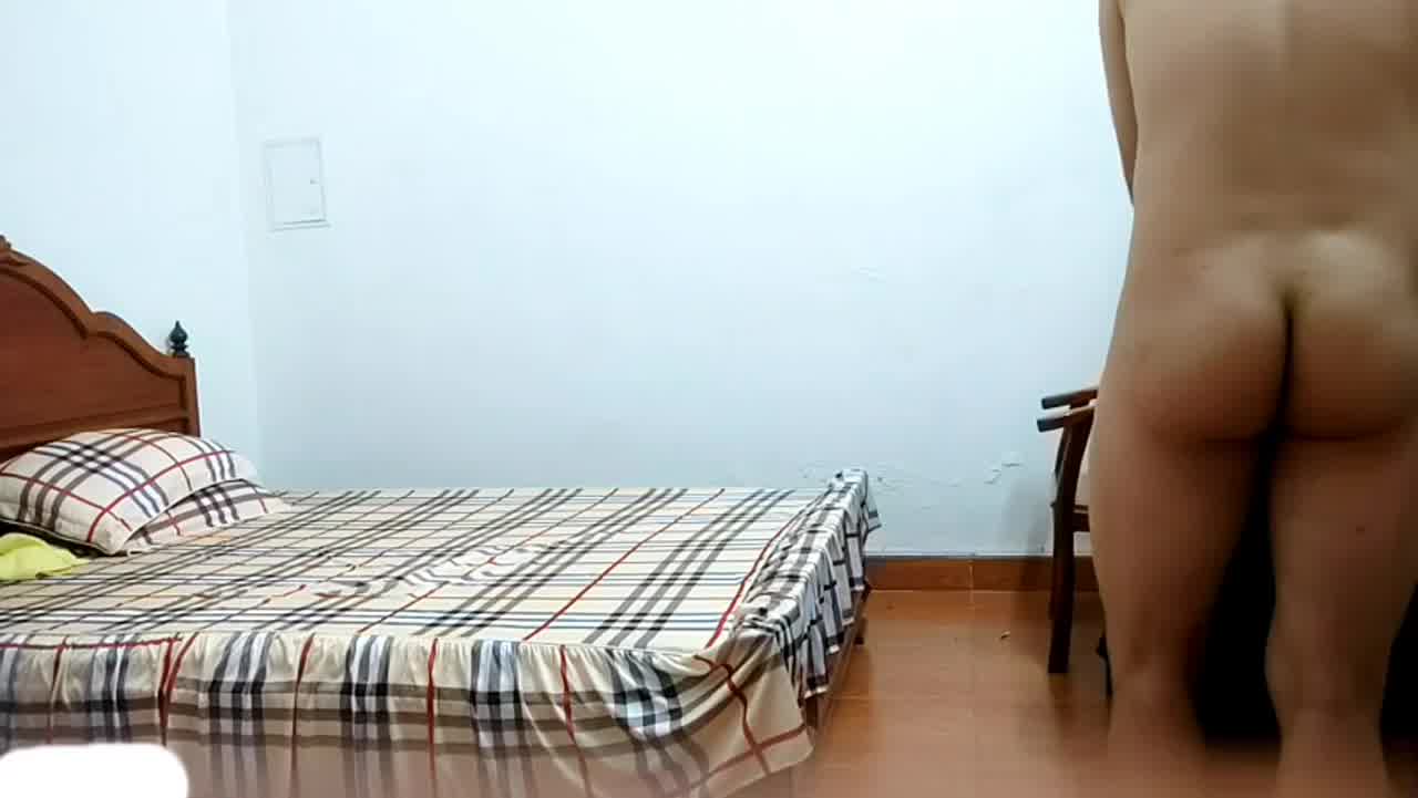  站街女随便挑，选了个不错御姐，到小房间开操，口硬双腿肩上扛爆操 的剧照7