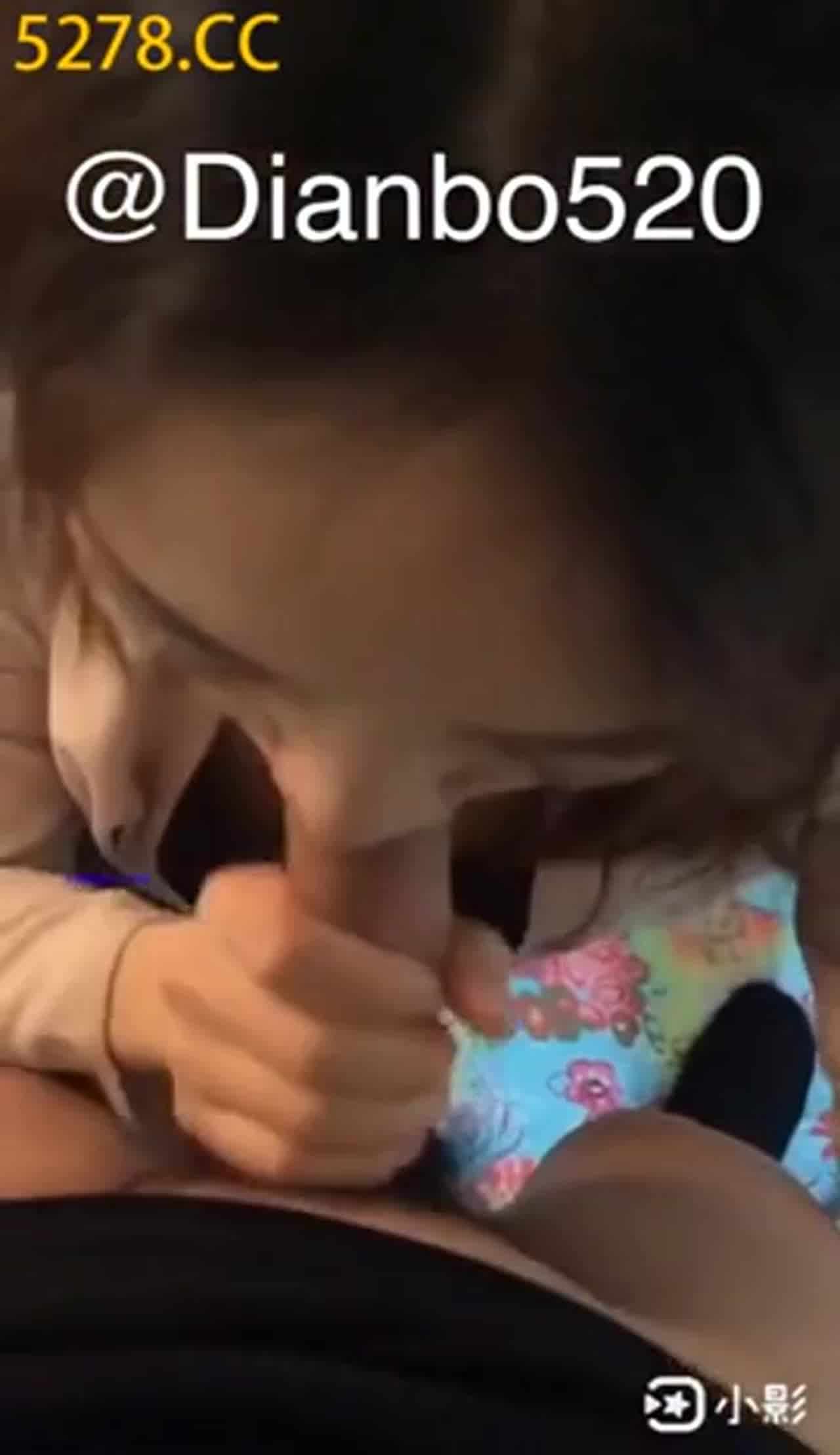  极品正妹和男友性爱私拍，深喉跪舔情趣黑丝啪啪完美露脸 的剧照3