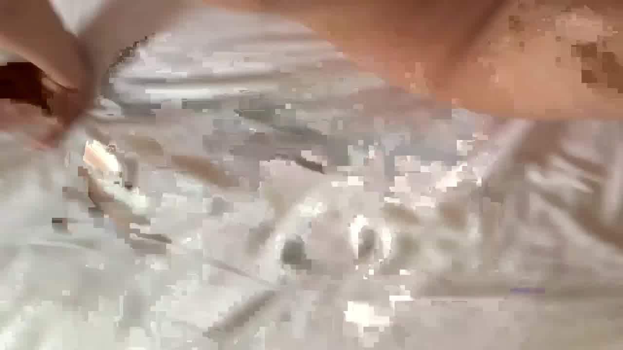  高颜值性感大学美女和室友男朋友酒店偷偷私会 的剧照3