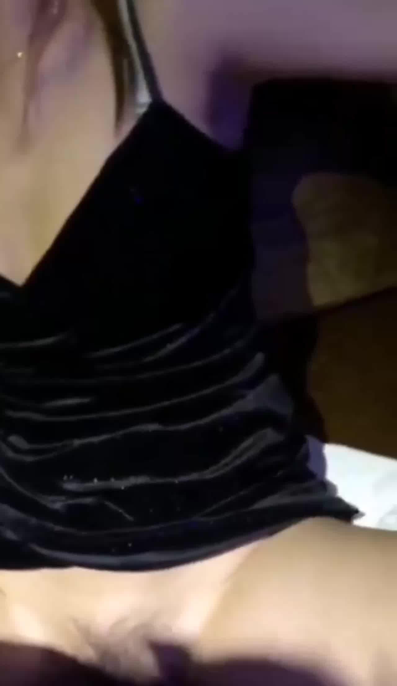  肯和我在包厢做爱好女孩 的剧照3