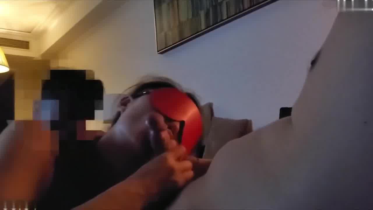  漂亮高跟细长腿人妻吃鸡啪啪 身材高挑 被两根鸡吧轮流输出 口爆吃精 的剧照4