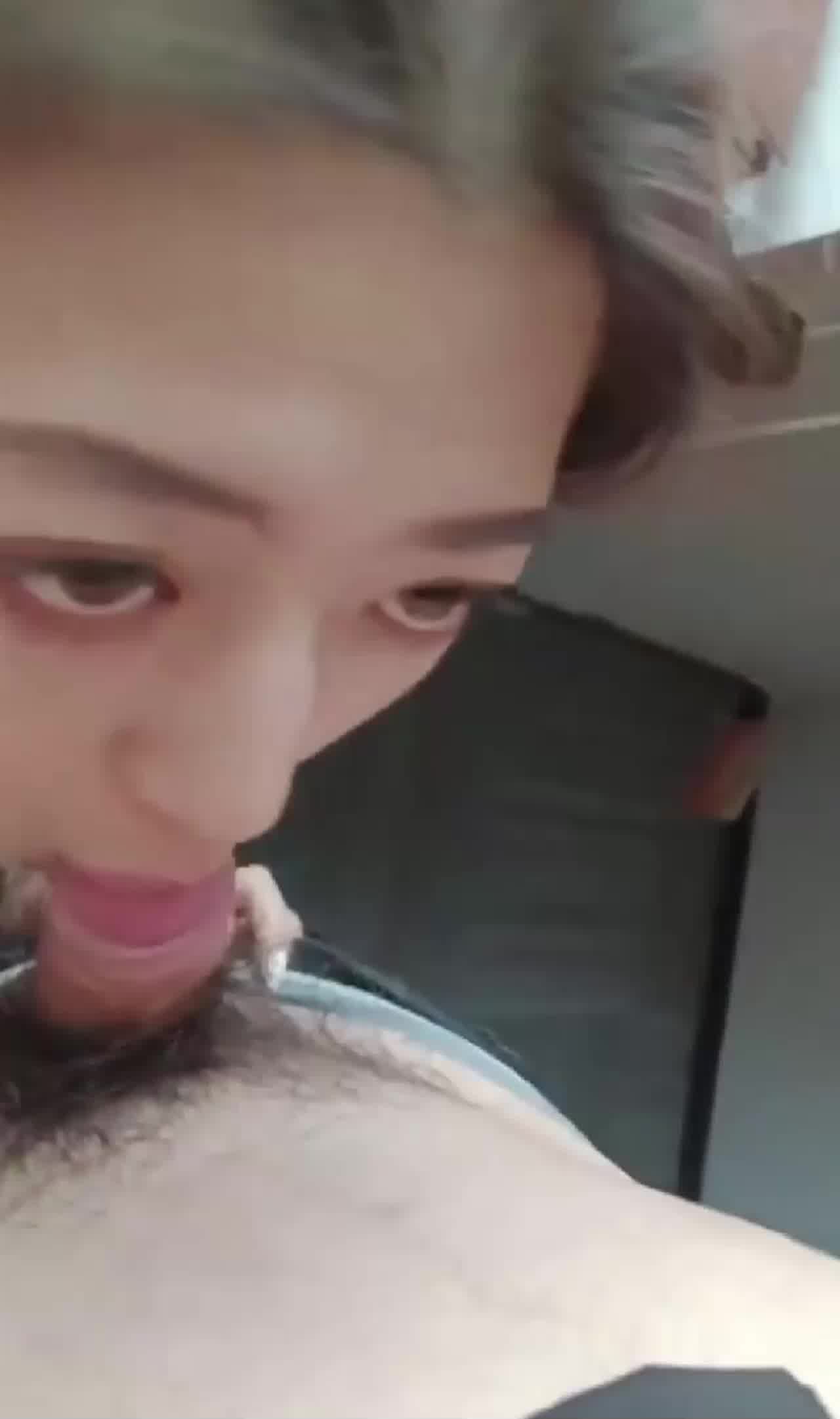  炎炎夏日中午叫醒秘书给群主降火 的剧照3