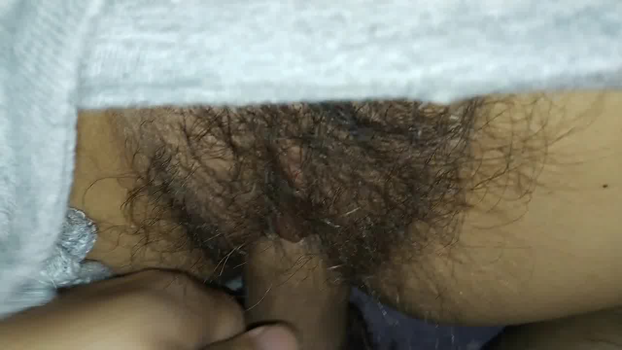  大一小女友的骚逼，欢迎插入，想看更多看相 的剧照7