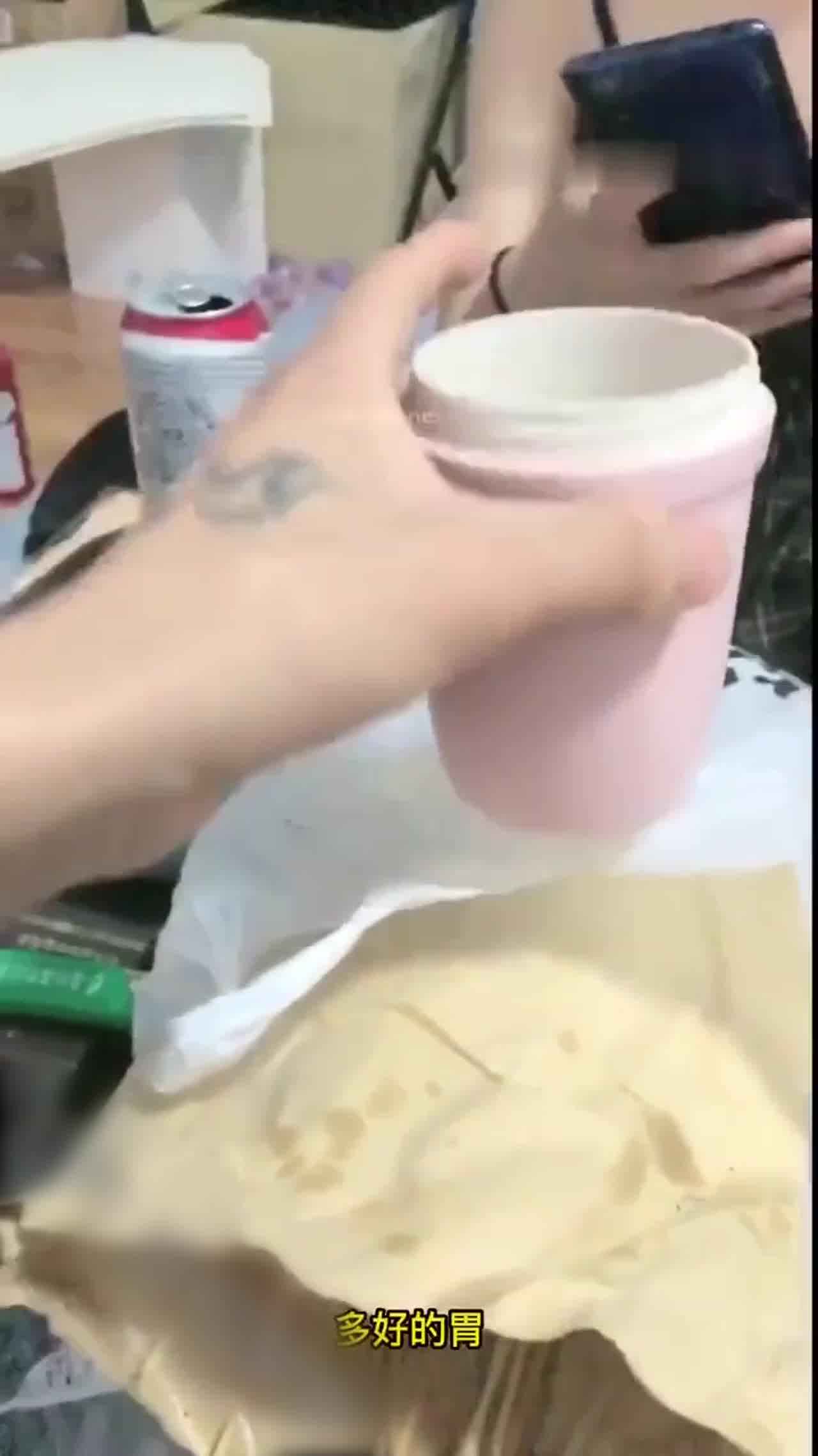  把短发妹子灌爆 趁机把女人骗上床 的剧照10