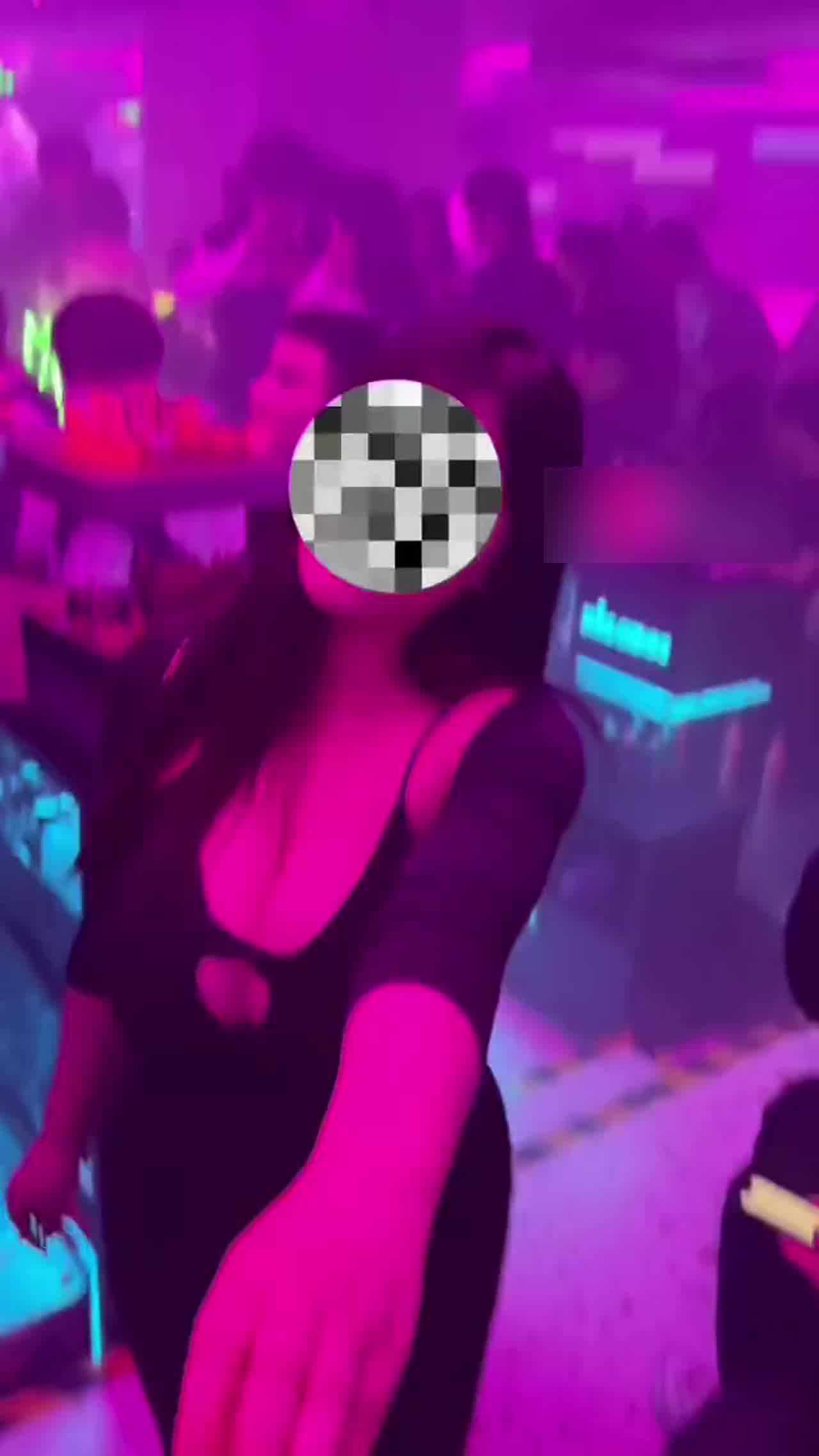  酒精作祟，欲望在发酵，加入我们吗？ 的剧照6