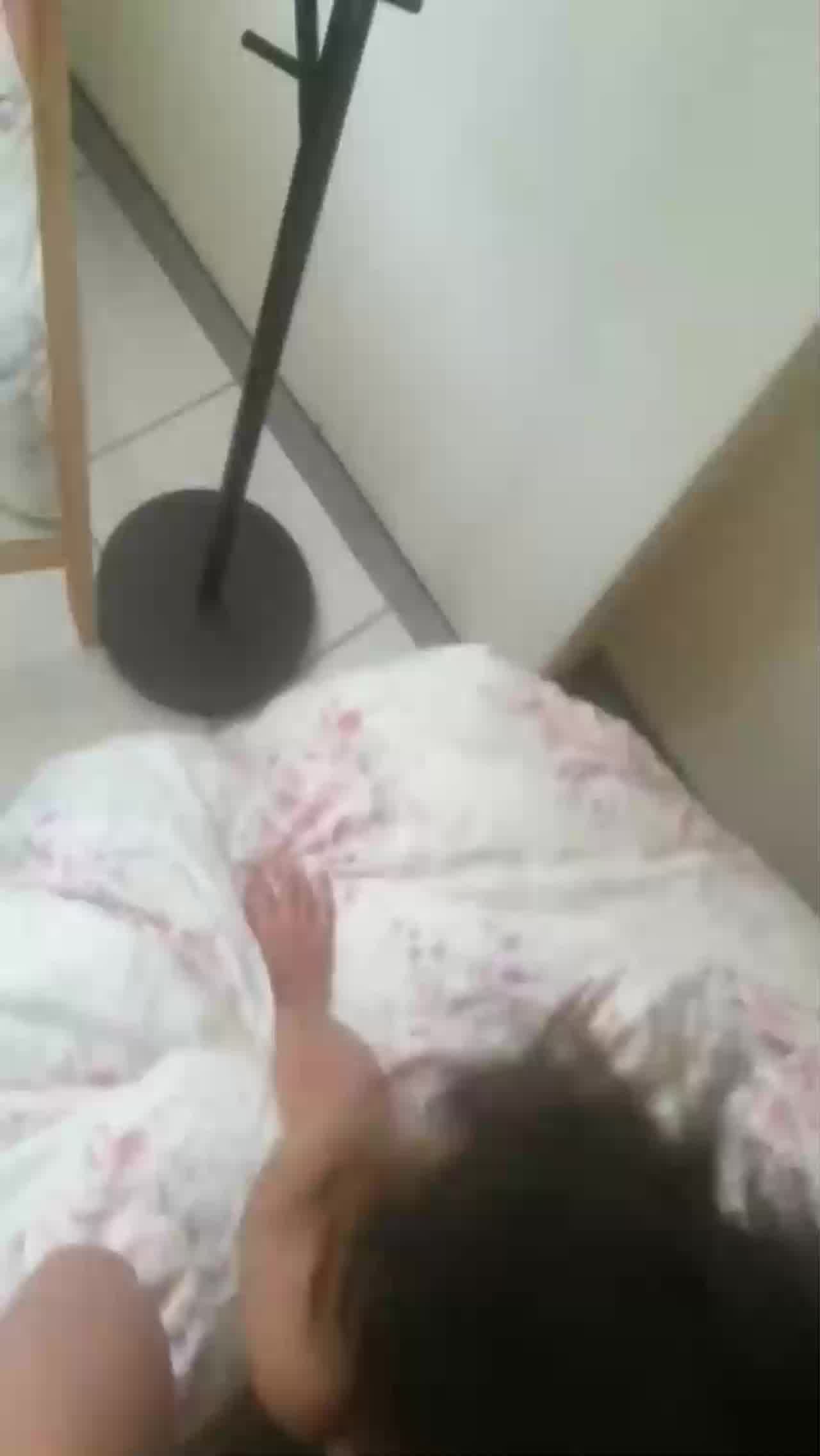  大学生天天被操小穴都麻木了，赚点钱真是不容易 的剧照7