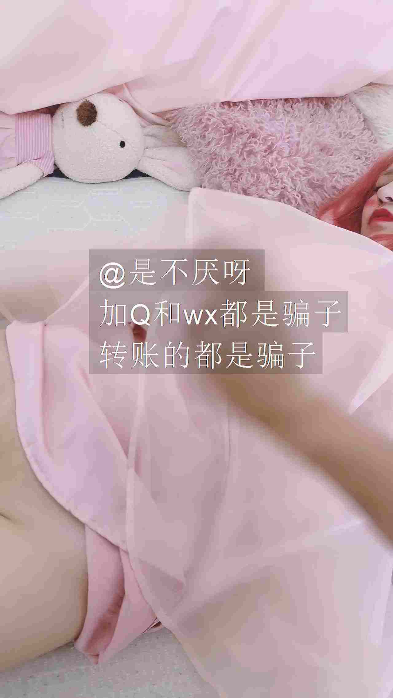  推倒白虎嫩妹按着操 的剧照8