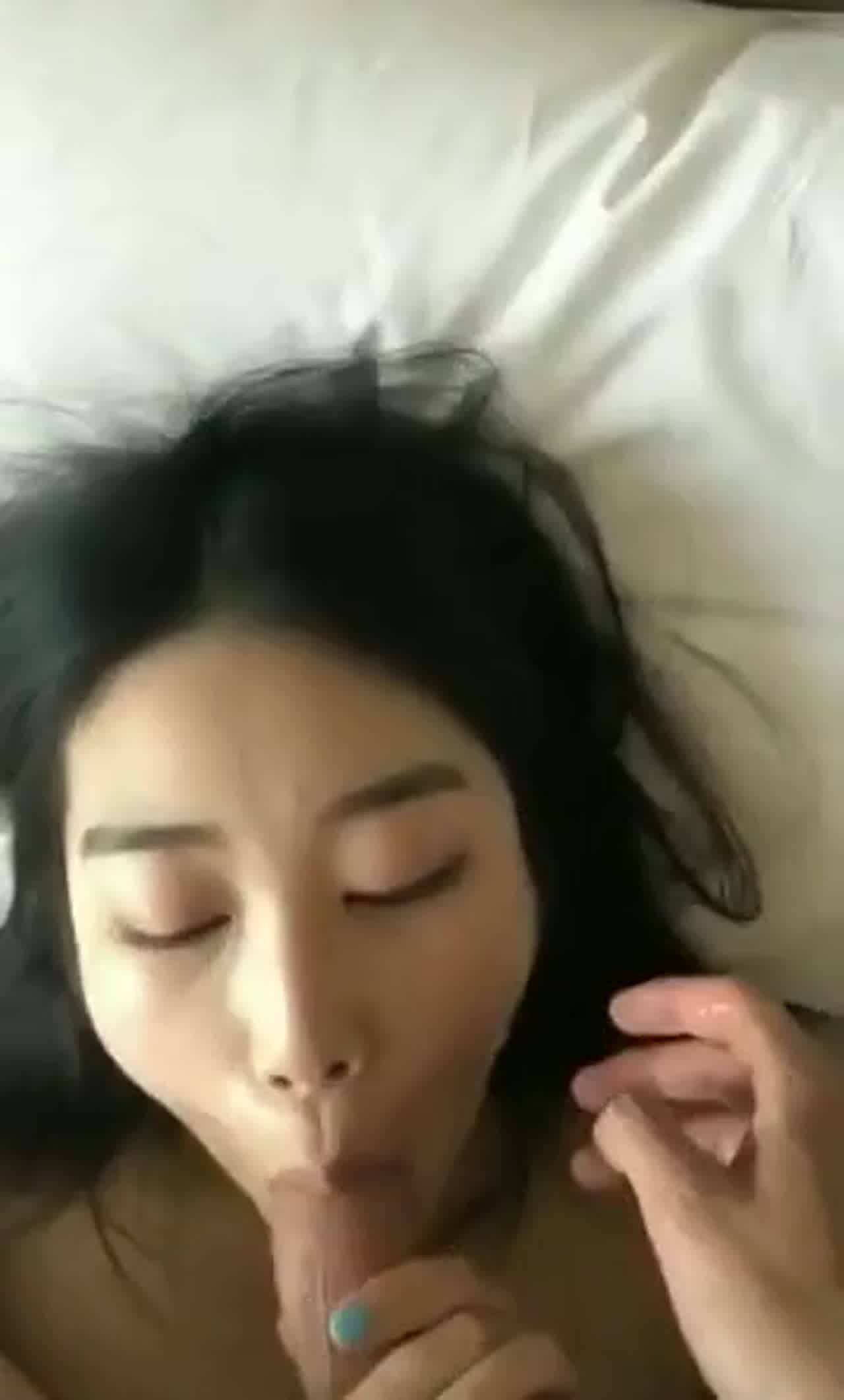  女友口活好棒喜欢被射嘴里 的剧照4